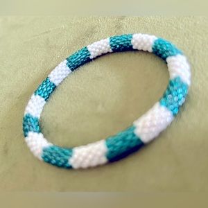 Bracelet - Glass beaded - Nepal. Sashka Co. - white & teal